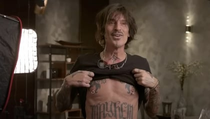 M?TLEY CR?E's TOMMY LEE Featured In Trailer For New DISNEY+ Series 'The Muppets Mayhem'